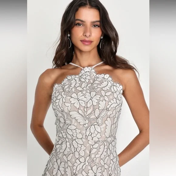 NWT Lulu’s Delicate Darling Beige & Ivory Lace Bodycon Halter Dress - Picture 9 of 10